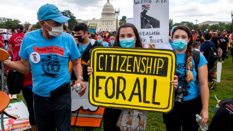 Activistas reclaman que el Congreso reconozca los derechos de los inmigrantes.