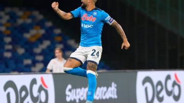 Lorenzo Insigne celebra su gol anotado al Cagliari
