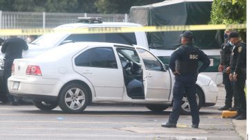 Mujer es asesinada por expareja en estacionamiento de Walmart; Agresor iba a ser detenido pero se disparó