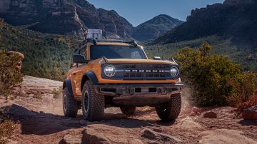 Foto del Ford Bronco 2021 en el desierto