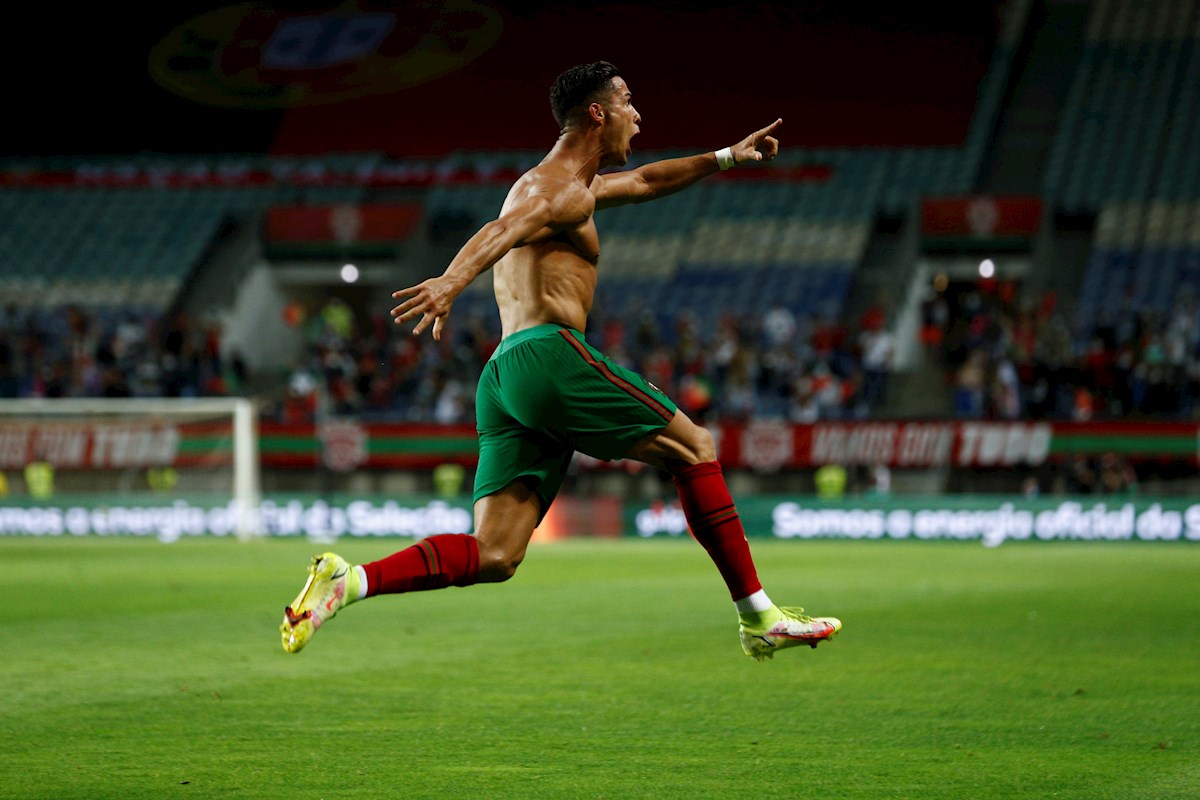Cristiano Ronaldo boasted his new Guinness record on his social networks