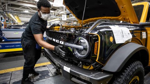 Foto del Ford Bronco 2021 en proceso de producción