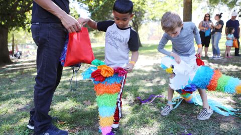 Llega el tercer pago del Crédito Tributario por Hijo y existe una aplicación móvil en español para solicitar el apoyo-GettyImages-1030601862.jpeg