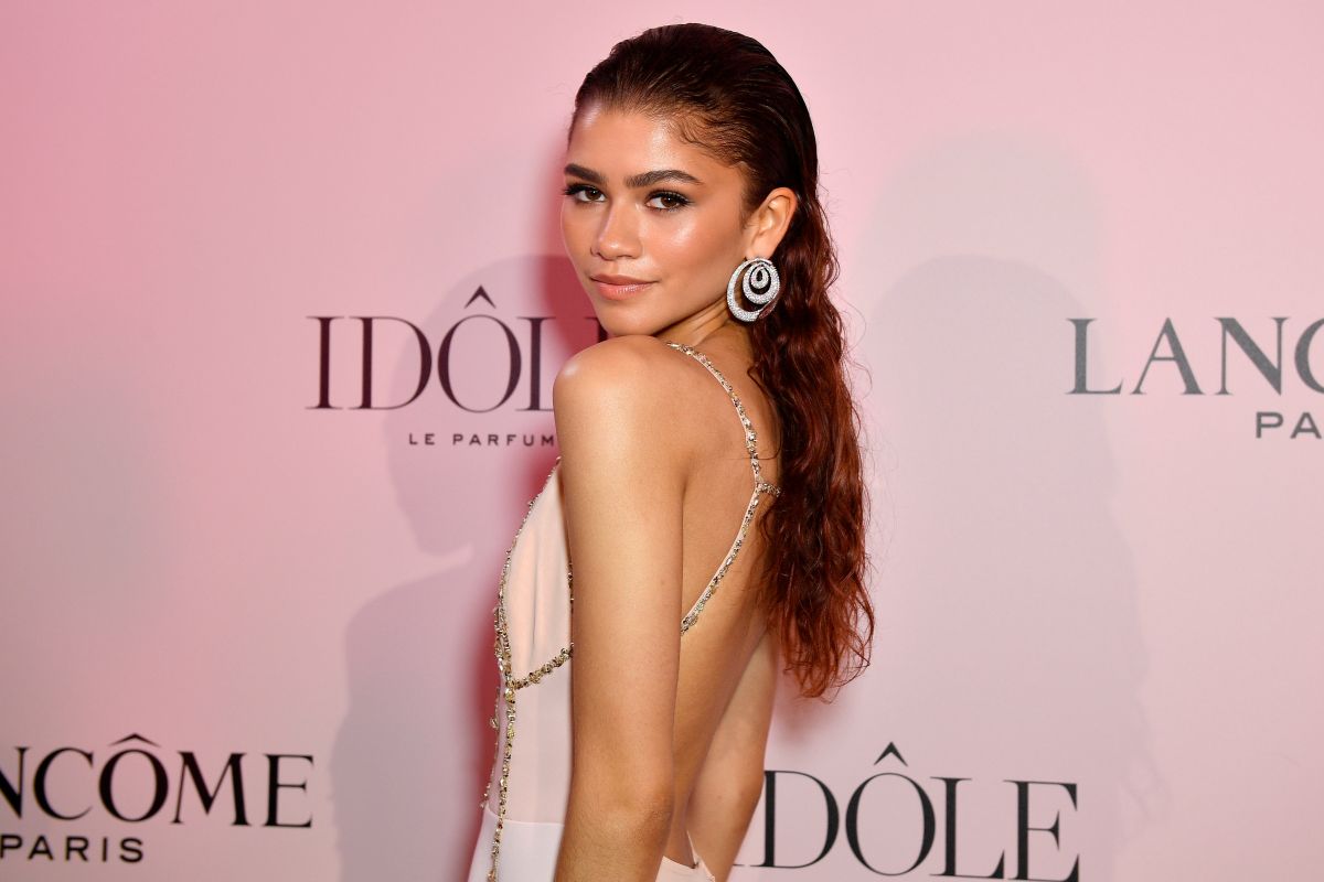 Zendaya walks through the streets of Venice and dazzles in a sexy brown dress