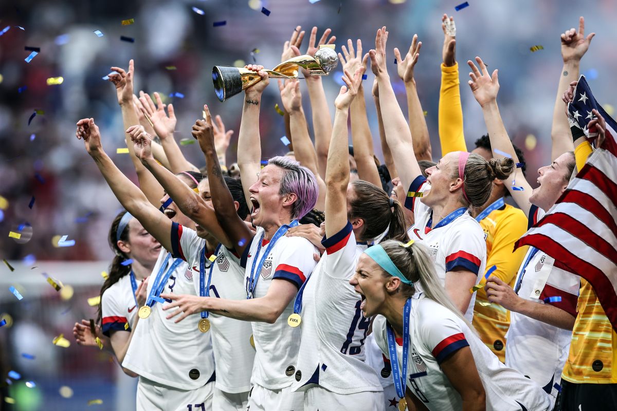 Equal salaries the US Soccer Federation will offer the same contract to women and men