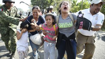 Agentes mexicanos han detenido 3 caravanas migrantes en una semana.