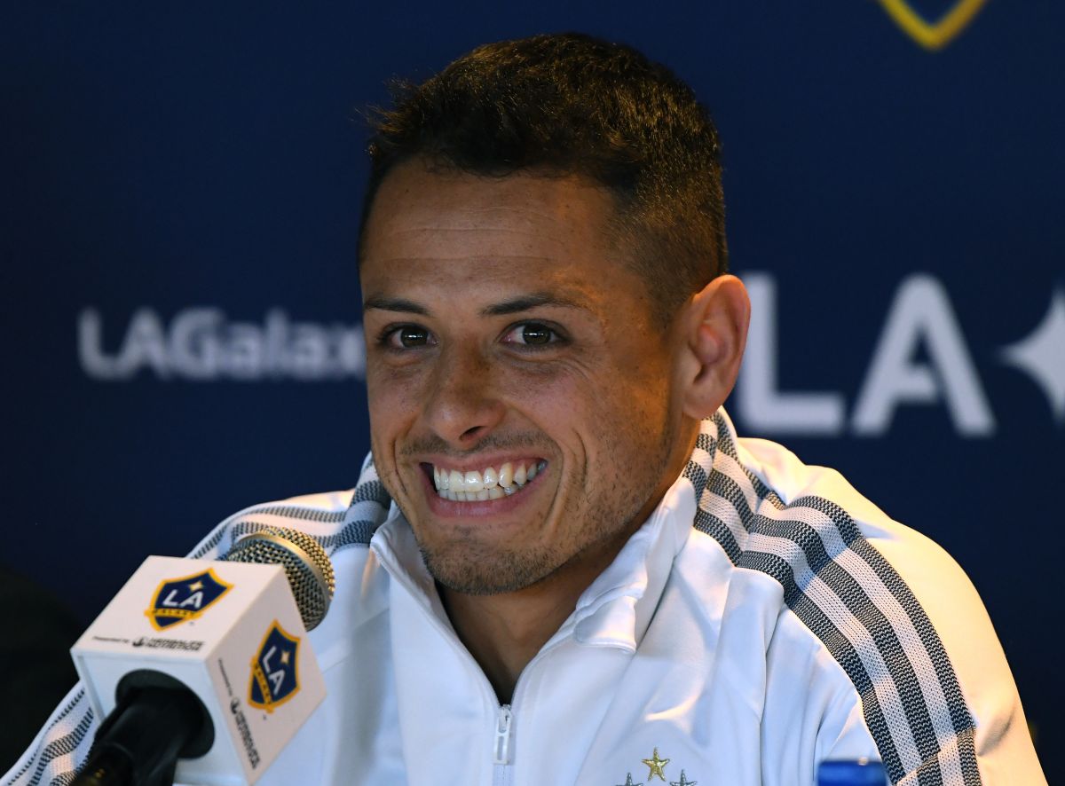 This is how they want Chicharito?  The Mexican starred in an incredible blooper with the Los Angeles Galaxy