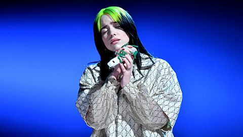 Billie Eilish solía usar vestidos