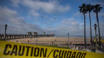 Huntington Beach, California is virtually empty on May 02, 2020. - Orange County beaches will remain closed after a California Superior Court judge rejected a request May 1 to block California Governor Gavin Newsom's order to close local beaches during the coronavirus pandemic. (Photo by Apu GOMES / AFP) (Photo by APU GOMES/AFP via Getty Images)