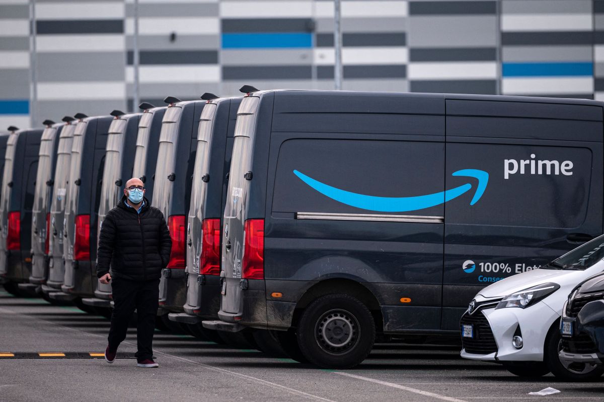 Amazon is in search of delivery men and does not care if they smoke marijuana