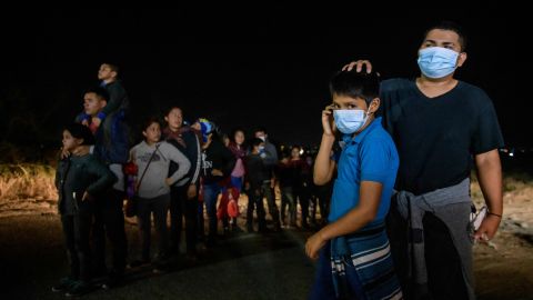 Juez falla contra ICE por detener a niños indocumentados al cumplir 18 años