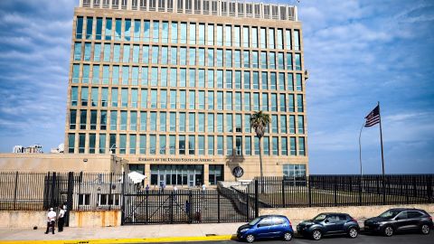 Edificio de la embajada de Estados Unidos en La Habana.
