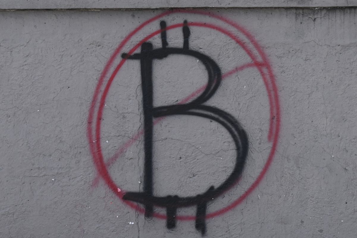 Anti-Bitcoiners protest in El Salvador over the entry into force of Bitcoin as legal tender