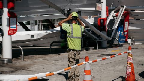 Una gasolinera destruida en el barrio Whitestone de Queens, en Nueva York.