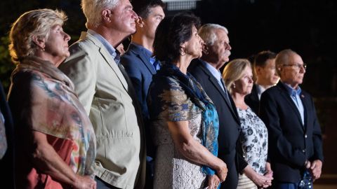 Familiares de los rehenes de EE.UU. que fueron decapitados, siguen el juicio.