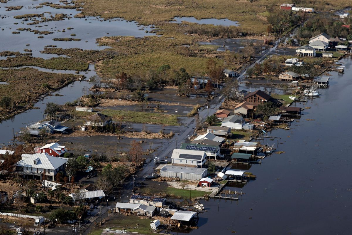 Cómo encontrar ayuda económica tras el paso del huracán Ida-GettyImages-1235040588.jpeg