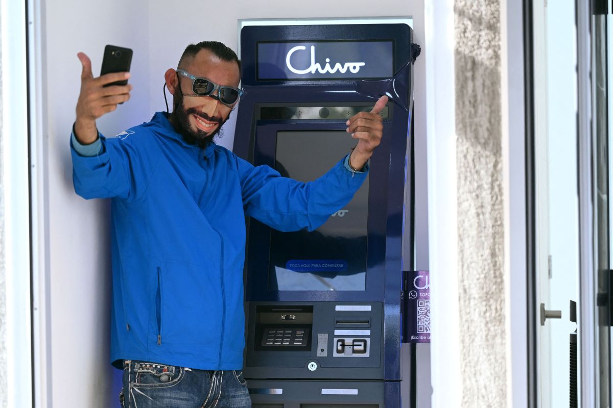 Instalados 50 cajeros Chivo en varias ciudades de Estados Unidos, para la compra y cambio de bitcoins.