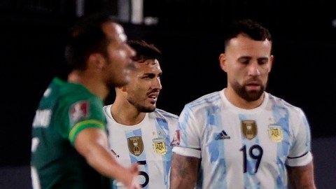 Lionel Messi celebrando su gol contra Bolivia en las Eliminatorias