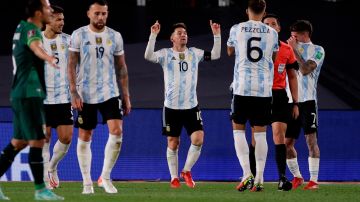Lionel Messi celebrando su gol contra Bolivia en las Eliminatorias