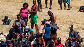 Joe Biden promete poner "bajo control" la situación de migrantes