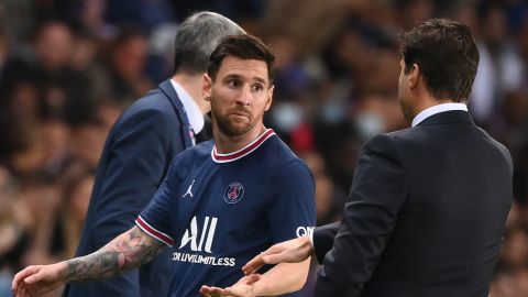 Momento exacto en el que Messi se negó a darle la mano a Pochettino.