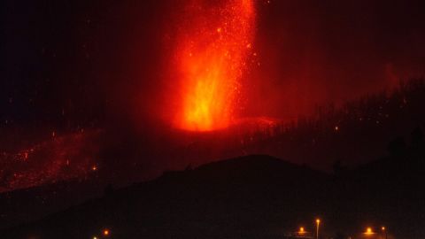 VIDEO: La lava del volcán de La Palma llegó al Atlántico