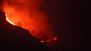 La lava del volcán en La Palma crea un delta y le gana hasta 10 hectáreas de terreno al mar