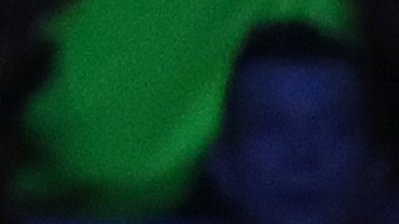 Mauricio Lara se duele tras el choque de cabezas con Josh Warrington en el round 2 de su pelea.