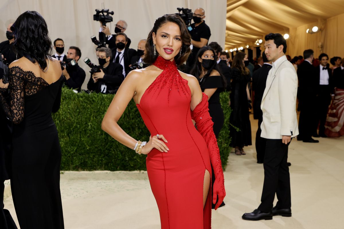 Eiza González’s stunning dress at the MET Gala took 550 hours to make