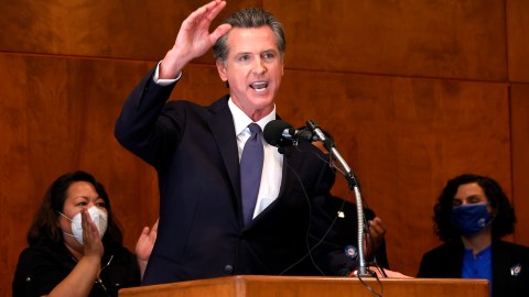 El gobernador Gavin Newsom recibió el respaldo de los votantes californianos.