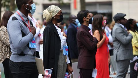 Doscientos migrantes se convirtieron en ciudadanos estadounidenses este viernes en un acto en Nueva York.