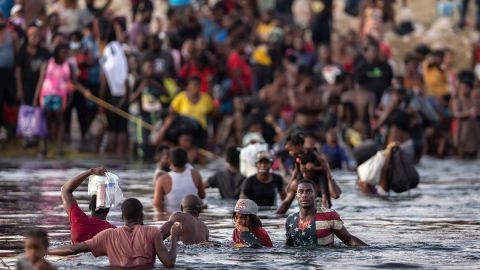 Alejandro Mayorkas advierte que migrantes que lleguen ilegalmente a EE.UU. serán “devueltos”