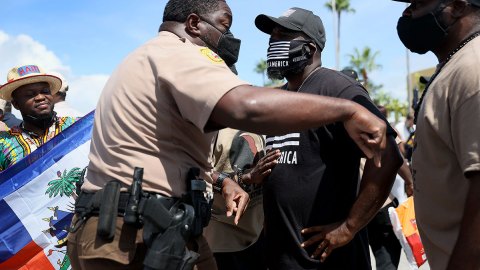 Política migratoria "catch and release" en Florida