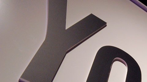 YouTube es amenazado por gobierno de Rusia tras haber bloqueado cuentas de RT.
