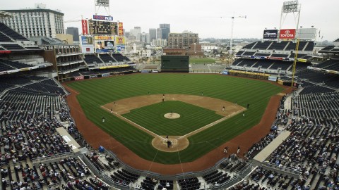 El estadio de Los Padres cuenta con tres niveles en la tribuna principal