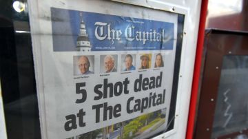 Una copia del periódico en Annapolis, Maryland, el 29 de junio de 2018, un día después del tiroteo.