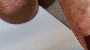 huevo sobre tostada con aguacate