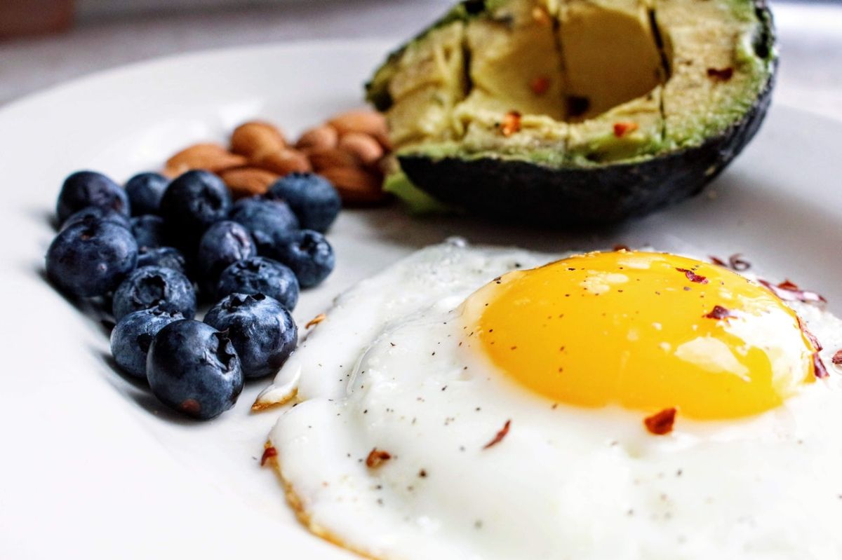 Egg-blueberries and avocado