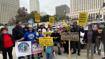 Protesta de inmigrantes latinos en el centro de LA.