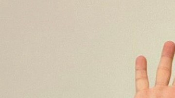 Carlos Calderón presenta a su bebé