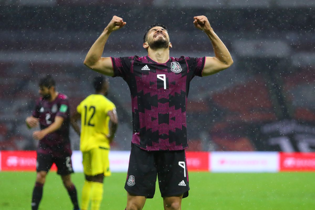 Henry Martín festeja su gol contra Jamaica en el inicio del Octagonal de Concacaf.