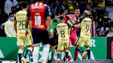 Jugadores del América y las Chivas debieron se separados en el primer tiempo