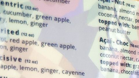 William M. Mercado abre una lonchera de jugos naturales. (Cortesía)