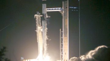 Las increíbles imágenes desde el interior del SpaceX tras circundar 15 veces la tierra