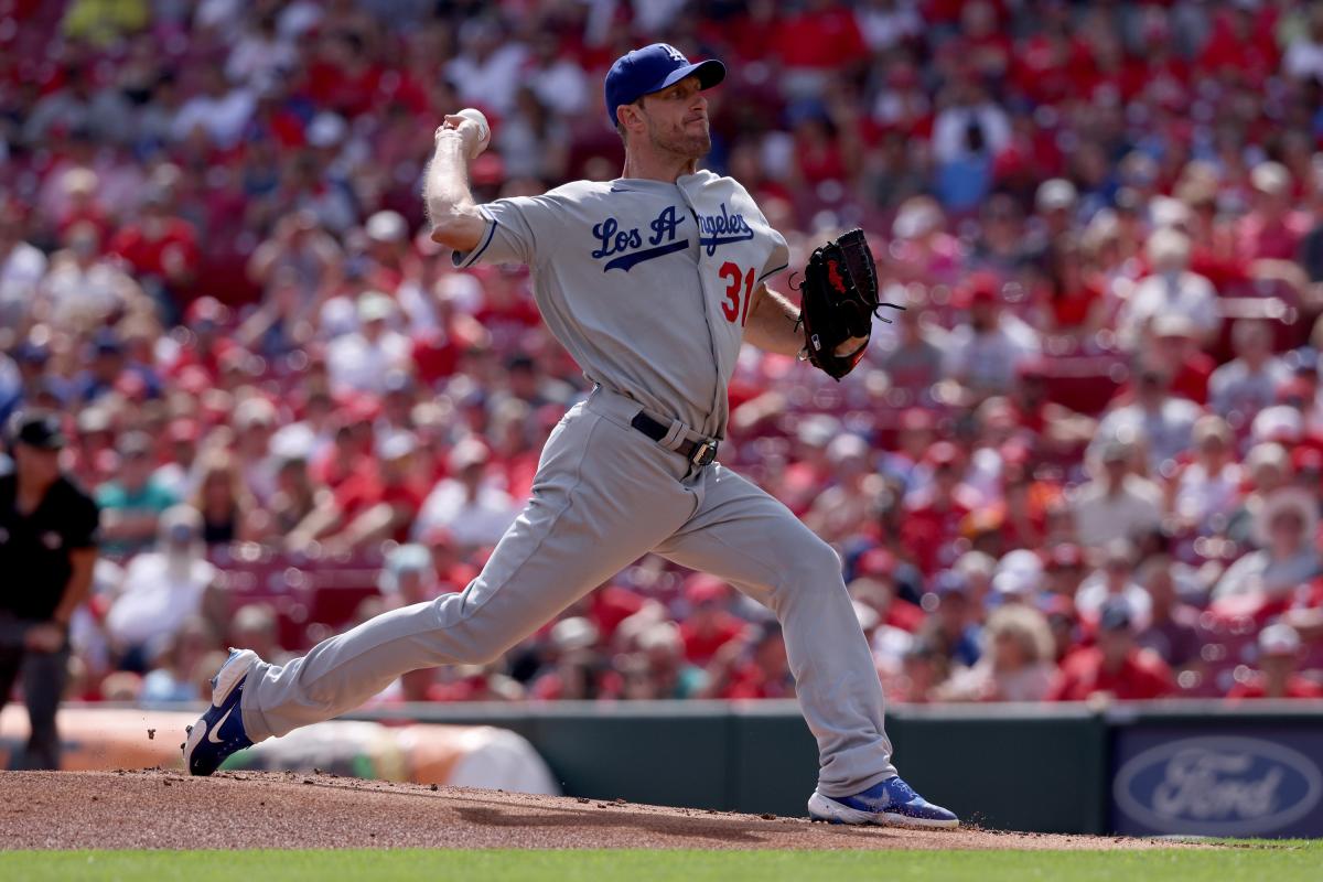 Los Dodgers, vestidos totalmente de azul por primera vez, ganan