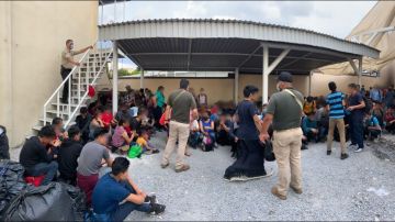 Más de 300 migrantes fueron hallados en una bodega por agentes federales mexicanos
