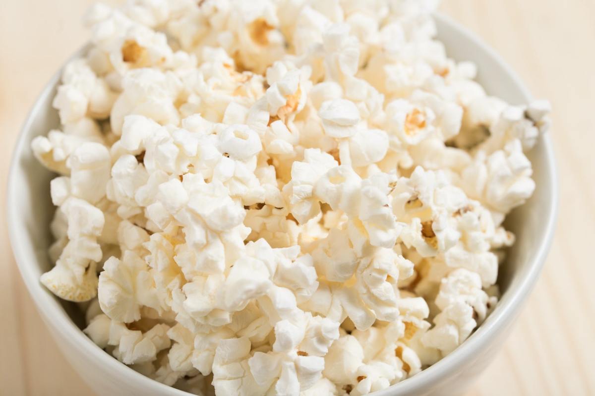 Palomitas de maíz, ¿de mañana o de tarde?: Expertos revelan el momento ideal para disfrutar este snack