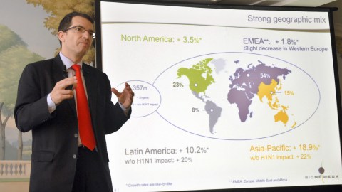 Pandemia mundial por COVID-19 terminará en un año, predice CEO de Moderna