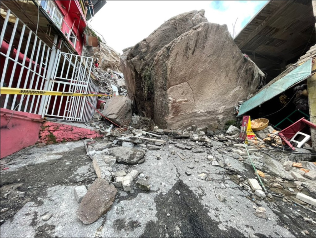 One dead and ten missing in a landslide in Tlalnepantla, north of Mexico City