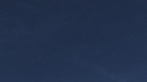 Foto del Model 3 de Tesla en la carretera